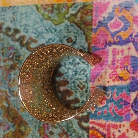 Kendra Scott Vintage Ainsley Cuff - Picture 4 of 5